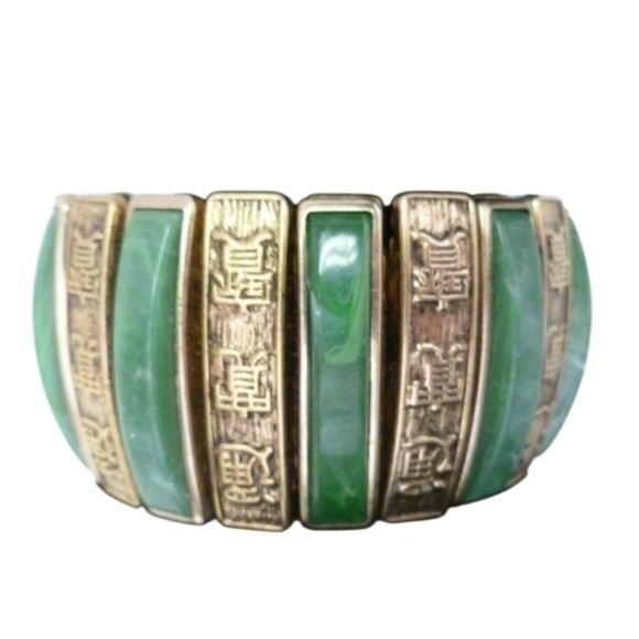 VINTAGE JAPAN JADE GREEN LUCITE & GOLD TONE ASIAN SYMBOL EXPANSION BRACELET - Picture 5 of 8